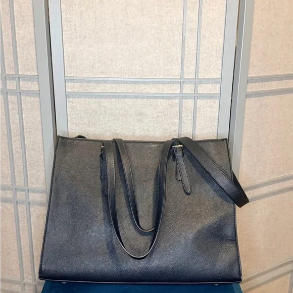 Elegant Black Laptop Tote - Picture 11 of 11